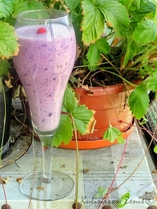 Koktajl bananowo- jagodowy