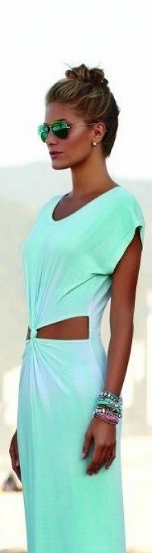 sukienka w turkusie - fajne te rozcięcia na brzuchu