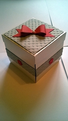 Szaro czerwone pudełeczko :)
Wykonam na zamowienie , moj e mail milena.szubinska@o2.pl
