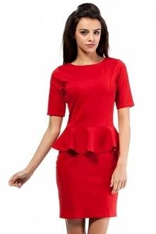 Czerwona mini sukienka z ozdobną baskinką