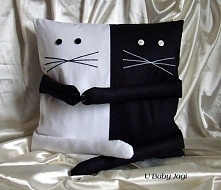 Podusia Koty
Wymiary:40 x 40 cm
Materiał: bawełna
Wkład + poszewka na zamek
Cena - 40 złotych
