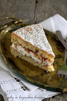 Biszkopt z rabarbarem i bit...