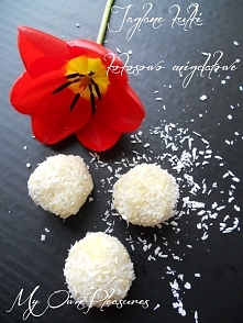 myownpleasures.blogspot.com
Kokosowo migdałowe kulki z kaszy jaglanej.