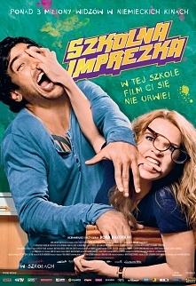 Zeki Müller (Elyas M’Barek) jest przystojniakiem, który poza dobrym wyglądem nie reprezentuje sobą zbyt wiele. Jest bezczelny, prostacki i agresywny. Kiedy dostaje prace w szkol...