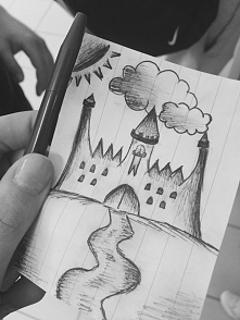 Każda z nas jest jak księżniczka z baj­ki. Po pros­tu niektórych ba­jek nie opo­wiada się dzieciom na dobranoc. ~ Gold Fishy