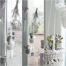 wiszące wazoniki hand made na szydełku.