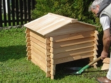 Kompost z drewna modrzewiowego zapewnia idealne warunki tworzenia kompostu