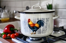Pora na rosół! Garnek emaliowany z malowanym kogutem. Więcej na naszym FB  -> naczynia.olkusz