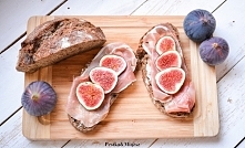 Kanapki z prosciutto i świe...