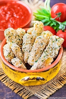 The cheesiest mozzarella sticks baked in the oven and coated in fresh parsley and bread and panko crumbs then pairs with marinara sauce for dipping. One of the easiest recipes f...