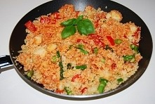 Kuskus ze szparagami

Składniki
1,5 szklanki kuskusu
1/2 pączka zielonych szparagów
1 duży pomidor
1 czerwona papryka
1 cebula
2 łyżki masła klarowanego
3 łyżki ketchupu pikantn...