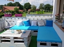 moja ciężka praca ;) jeszcze więcej poduch, wieczorna pora lampki , kwiatek do donicy i będzie pięknie;)