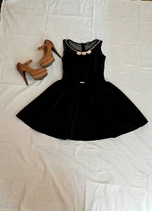Sprzedam piękna czarna sukienka i brazowe szpilki ☺