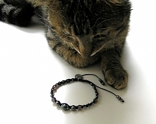 Józka sprawdza czy równo le...