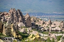 Pensjonat położony w Kapadocji wygląda jak małe miasteczko, które łączy nowoczesny i klasyczny styl, charakterystyczny dla tych rejonów Turcji. Pokoje wyposażone są w ogrzewanie...