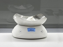 Cyfrowa waga kuchenna Joseph Joseph Shell White