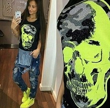 Sprzedam
koszulka Phillipp Plein
nowa identyczna jak na zdjeciu
rozmiar S
polecam