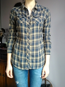 koszula w kratkę, 25zł, szczegóły na vinted(link w opisie mojego profilu)