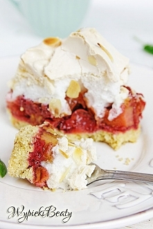 Ciasto z rabarbarem i bezą