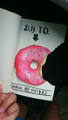 Donut - Zniszcz ten dziennik 
Bo przyjemniej gryźć pączka niż kartkę ^^