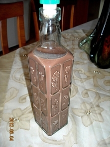 Likier z Nutelli Składniki: 350ml mleka 3,2% 200ml smietanki 30% (np. laciata ) 60g cukru 300g nutelli 70g spirytusu (100 ml) Opis: W garnku gotujemy mleko ze smietanka i cukrem...