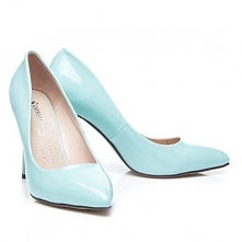 Śliczne buty damskie na szpilce w kolorze jasno niebieskim.