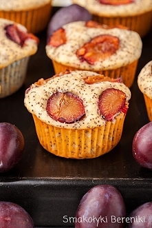 Muffiny makowe ze śliwkami