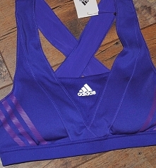 Biustonosz sportowy/top > Nowość w moim stroju do ćwiczeń . Wcześniej miałam zwykły sportowy biustonosz ale czuć różnicę . Wygoda nic nie lata haha...:D