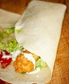 Domowy Twister
PRZEPIS

Domowy Twister 

Składniki (na 4 tortille): 
-1/2 dużej piersi z kurczaka 
-sałata (autor zaleca lodową - dałam strzępiastą 
-pomidor 
-sos czosnkowy 
-4...