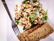 Jajecznica z kiełbasą i rukolą