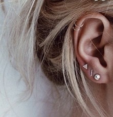 Jak sądzicie lepiej kolczyki w jednym uchu czy w obu ?