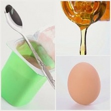 Regenerująca maseczka na zniszczone włosy1 jajko2 łyżeczki oliwy z oliwek2-3 łyżki stołowe jogurtu naturalnego Mieszamy dokładnie wszystkie składniki. Nanosimy na włosy od nasad...