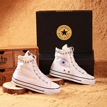 Brand: CONVERSE 
Color: Whi...