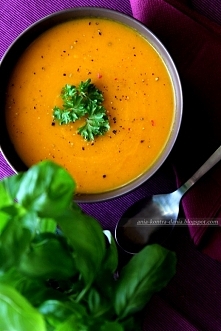 krem z marchewki z kolendrą