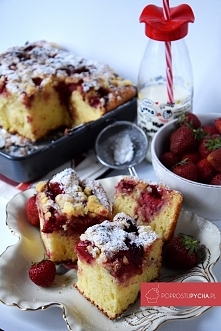 MEGA ŁATWE CIASTO JOGURTOWE Z TRUSKAWKAMI I KRUSZONKĄ! :)