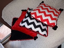 Poduszki dekoracyjne: czarno-białe i czerwono-białe. Zapraszam na aszir.blogspot.com