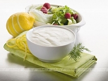 Zielona sałata ze śmietaną