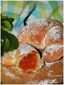 Rogaliki drożdżowe z pigwą