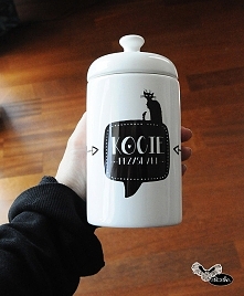 Kocie przysmaki, pojemnik na jedzonko kotka