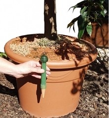 System tropf blumat do automatycznego podlewania roślin sprawi, że ogród będzie Ci się kojarzył tylko z relaksem, a nie z codzienną pracą.