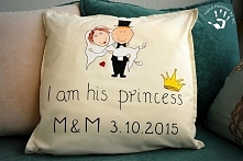 Ręcznie malowana poszewka jako prezent na ślub dla Pani Młodej.