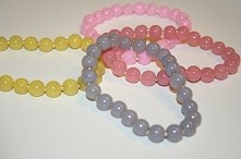 Bransoletki na gumce w 4 kolorach ★★★ ktoś chętny ? zapraszam do kontaktu ze mna :) więcej moich małych dzieł na Facebooku na stronie: Blog Olusi Samosi :)