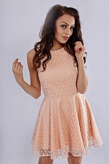 Czarująca sukienka z kwiato...