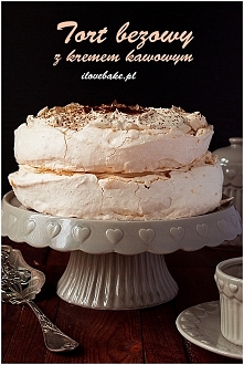 Tort bezowy z kremem kawowym
