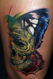 tatuaże czaszki i motyle