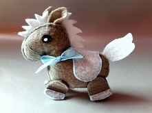 Konik filcowy, stojący: 8,5...