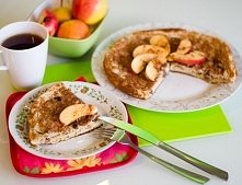 Omlet a’la szarlotka. 2 jaj...