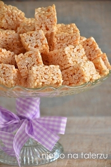 Ciasto bez pieczenia - z ryżu preparowanego 

składniki: - 200 g preparowanego ryżu - 250 g krówek - 250 g pianek typu marshmallows o dowolnym smaku - 120 g masła Blaszkę o wymi...