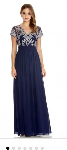 Dziewczyny, niedlugo lece do PL na wesele. Nie wiem jakie style sa popularne na weselach poniewaz dosc dlugo mnie nie ma w kraju.
Zamierzam kupic taka ale nie wiem czy pasuje na...