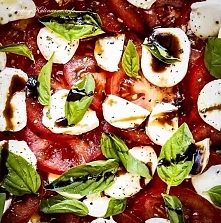 Sałatka z pomidorów i mozzarelli